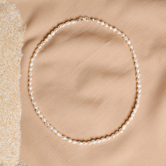 Delicate Freshwater Pearl Necklace – A Symbol of Elegance and Grace